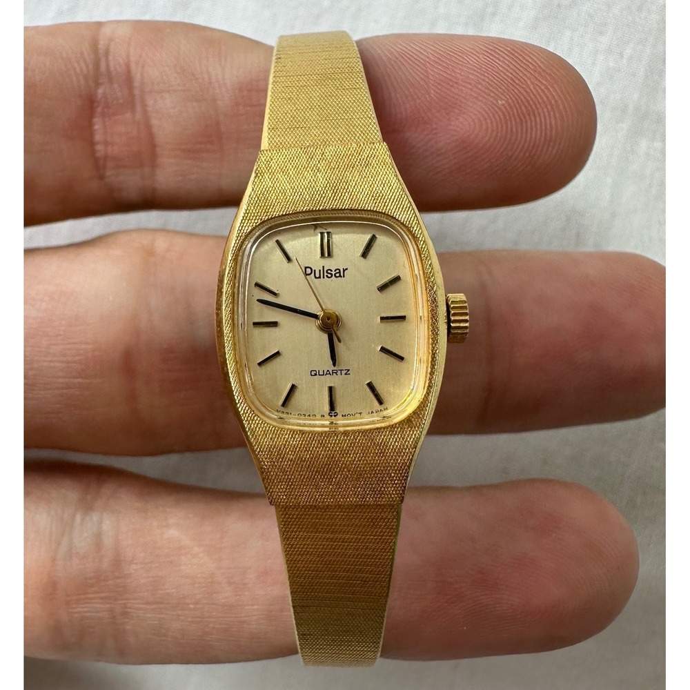 Vintage Pulsar Womens Watch Gold Tone V231-0340 Safety Chain *Needs Battery* 7"